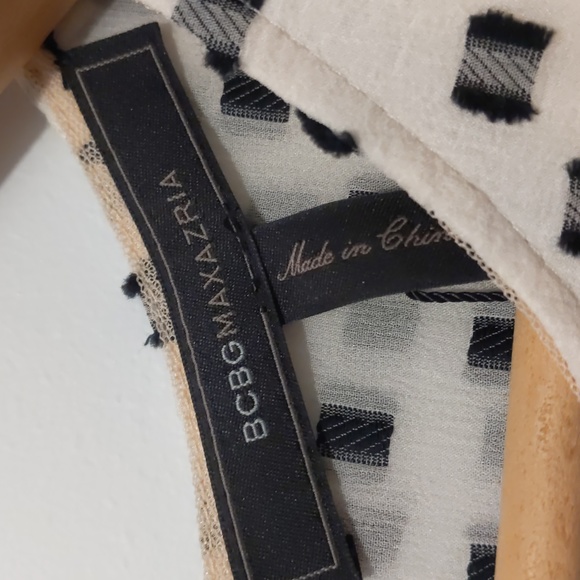 NWT BCBG Silk Blend Cocktail Dress with Ruffle Sleeves Size 10 - Picture 4 of 12